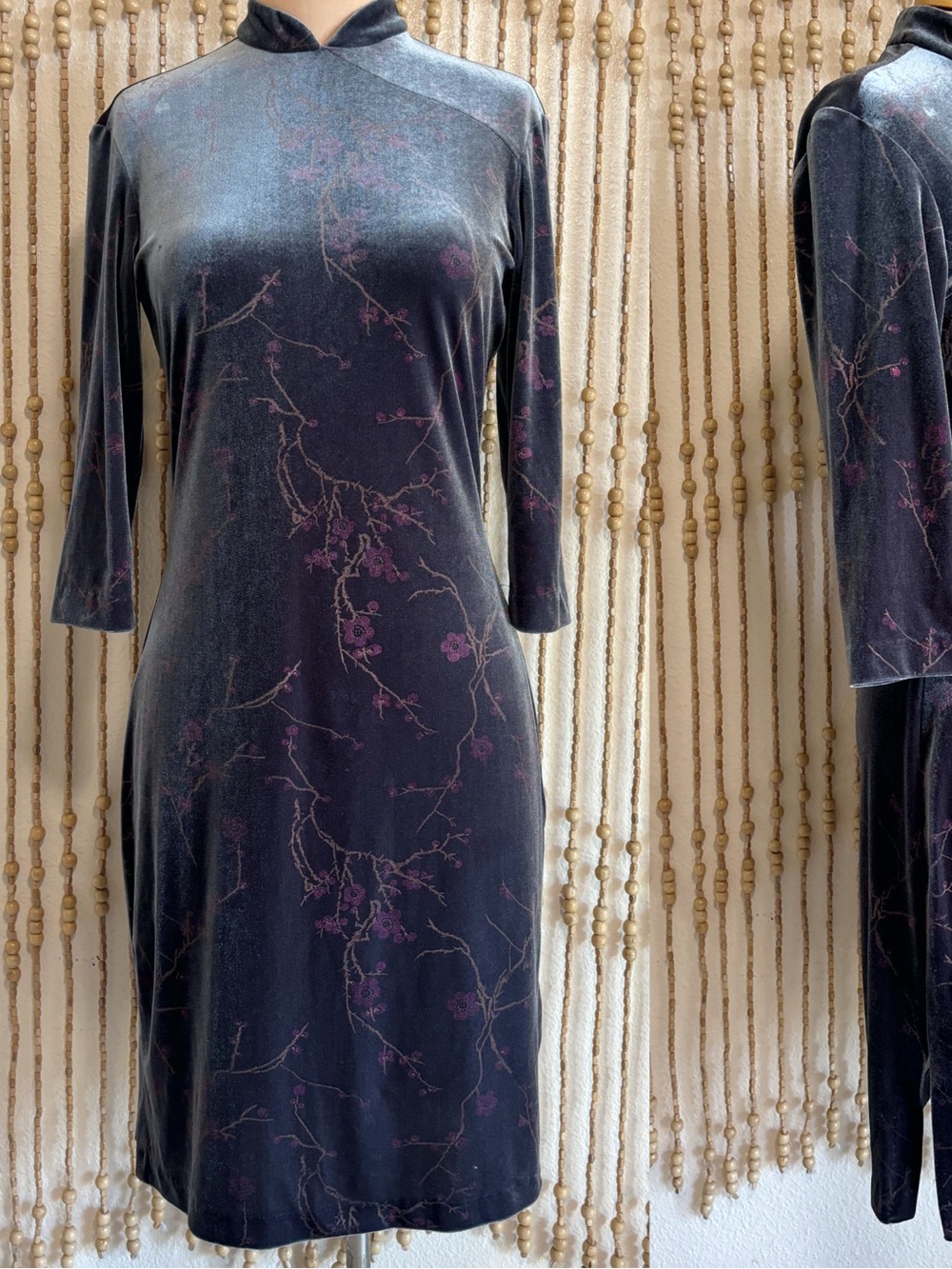 Mica Vintage 90s Asian Velvet Cherry Blossom Gray Pink Form Fitting Midi Dress M